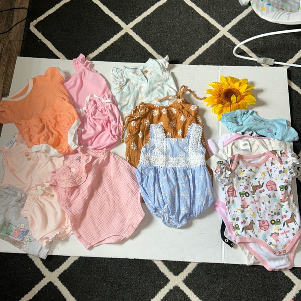 Baby lot of 7 outfits 7 Onesie s 3-6 Months
